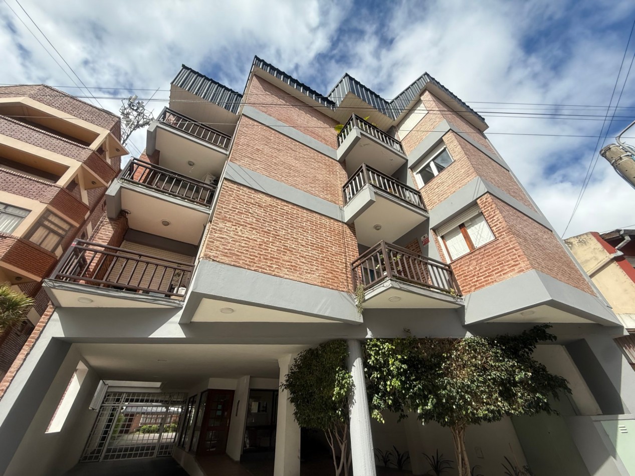 VENTA 4 AMBIENTES EN DUPLEX CON COCHERA - APTO CREDITO - ZONA GUEMES