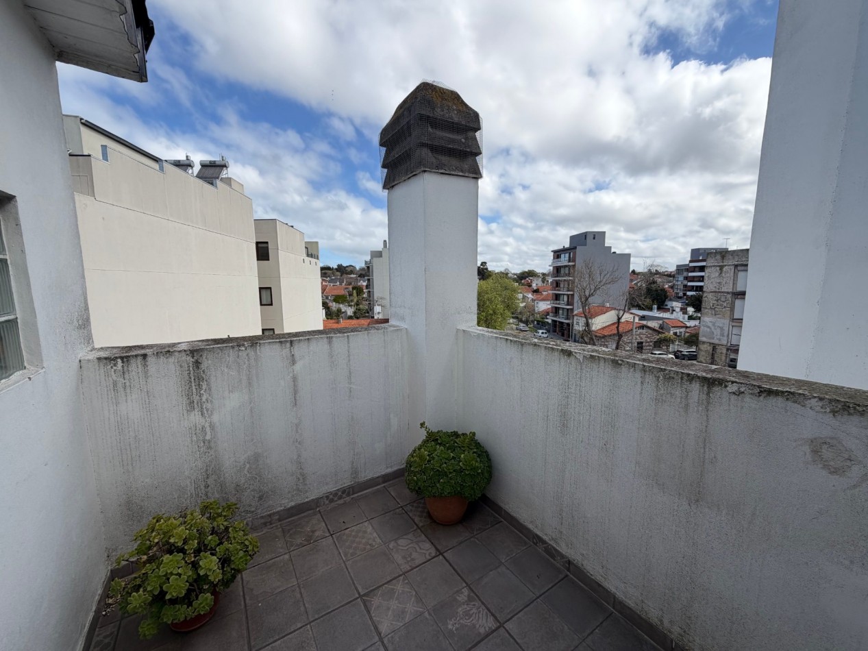 VENTA 4 AMBIENTES EN DUPLEX CON COCHERA - APTO CREDITO - ZONA GUEMES
