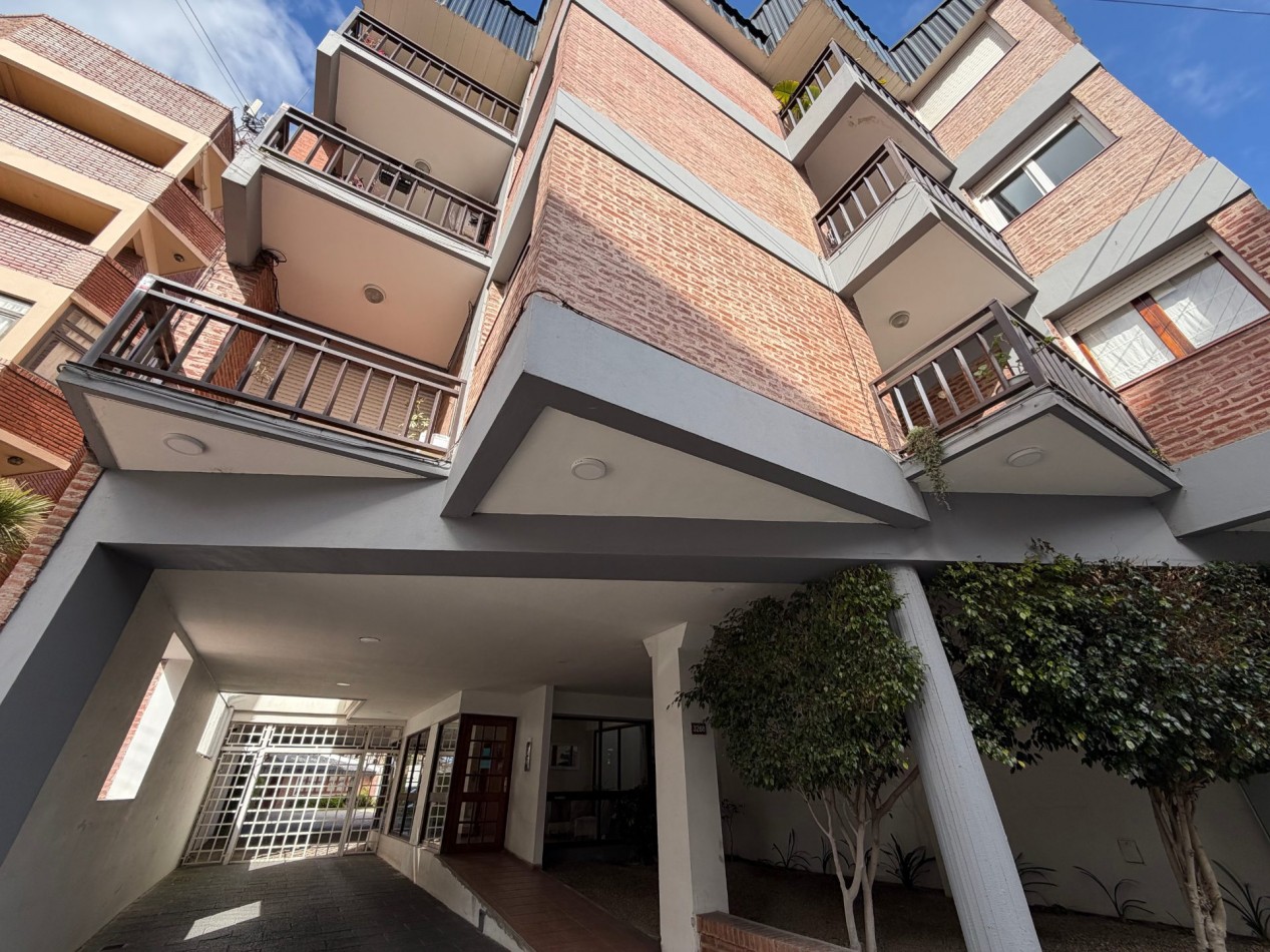 VENTA 4 AMBIENTES EN DUPLEX CON COCHERA - APTO CREDITO - ZONA GUEMES