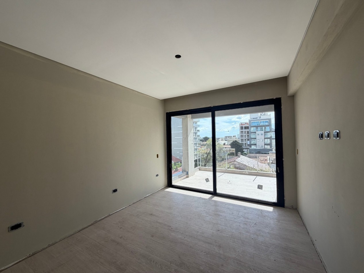PISO COMPLETO CON VISTA AL MAR CON 2 COCHERAS - PLAYA GRANDE - EDIFICIO LA PALMA V