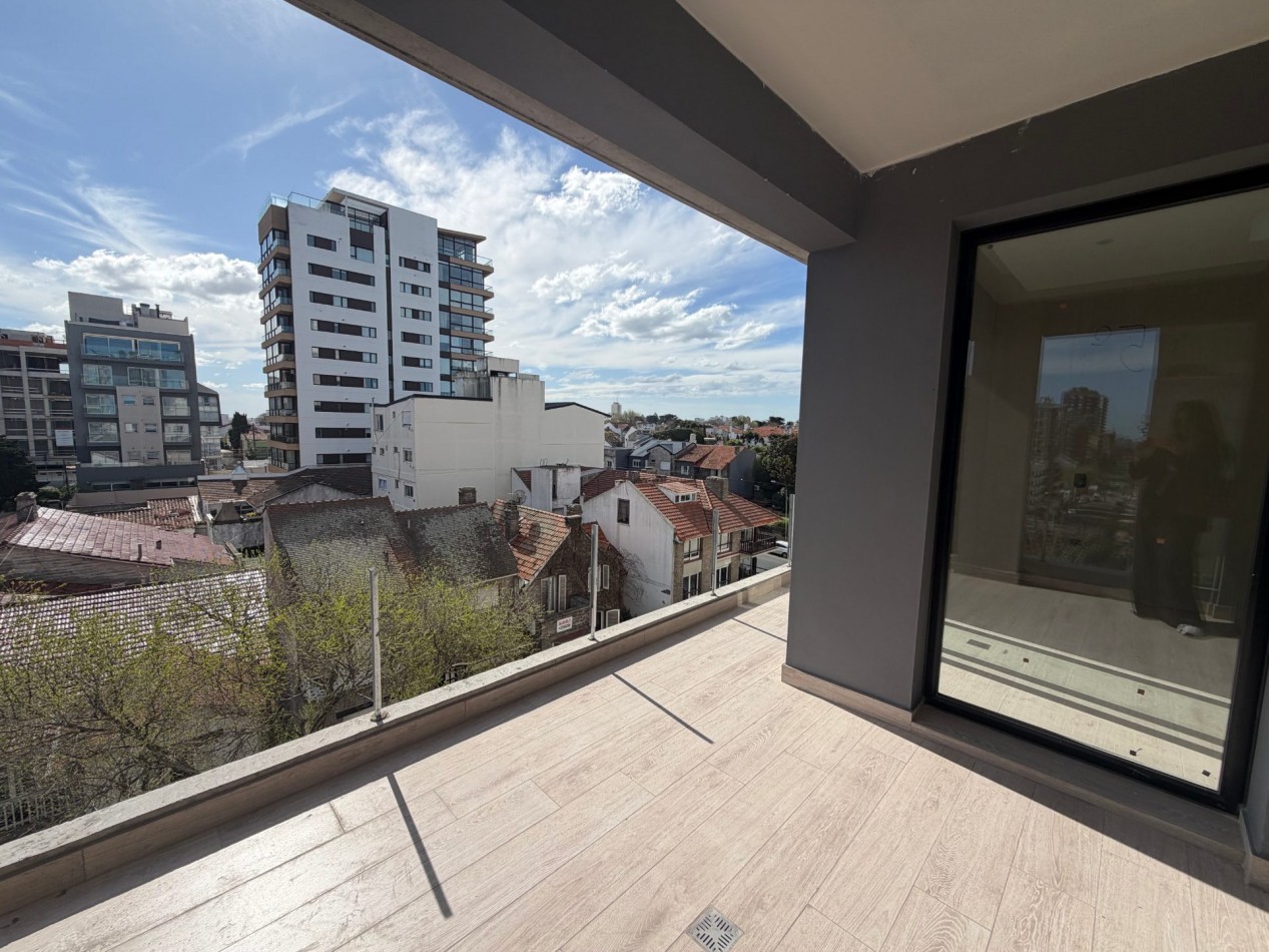 PISO COMPLETO CON VISTA AL MAR CON 2 COCHERAS - PLAYA GRANDE - EDIFICIO LA PALMA V