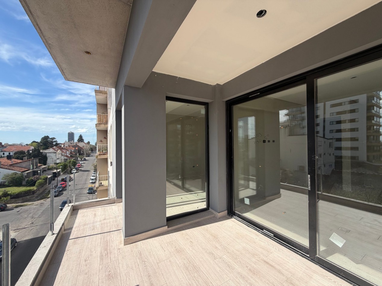 PISO COMPLETO CON VISTA AL MAR CON 2 COCHERAS - PLAYA GRANDE - EDIFICIO LA PALMA V