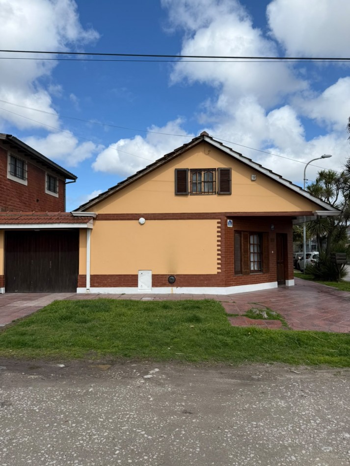 CHALET APTO CREDITO CON GARAJE DOBLE Y DEPARTAMENTO - BARRIO LOPEZ DE GOMARA