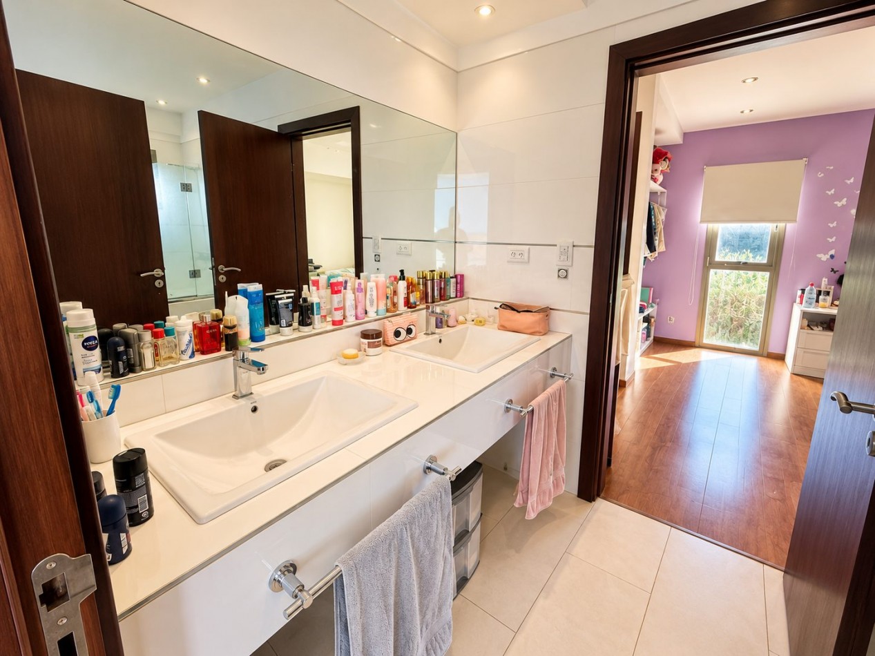OPORTUNIDAD EN BARRIO PRIVADO RUMENCO - MODERNA CASA SOBRE DOS LOTES 