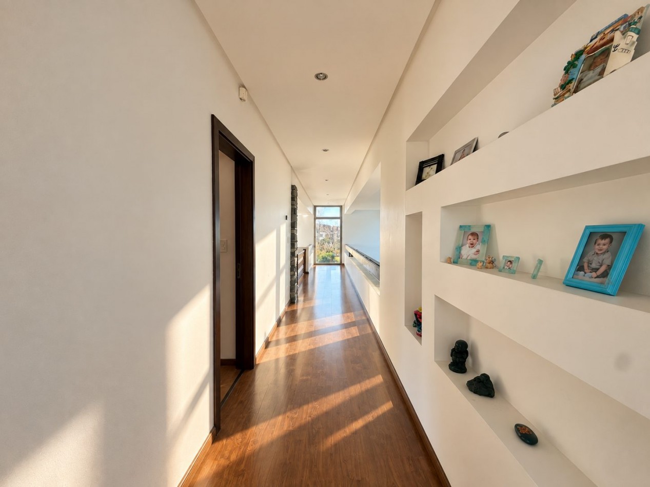 OPORTUNIDAD EN BARRIO PRIVADO RUMENCO - MODERNA CASA SOBRE DOS LOTES 
