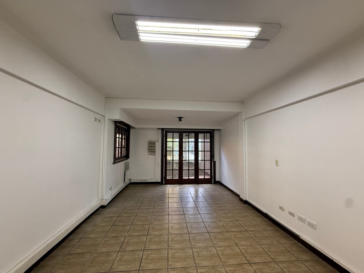 ALQUILER IMPORTANTE CHALET DE USO COMERCIAL-PROFESIONAL SOBRE AV. PASO