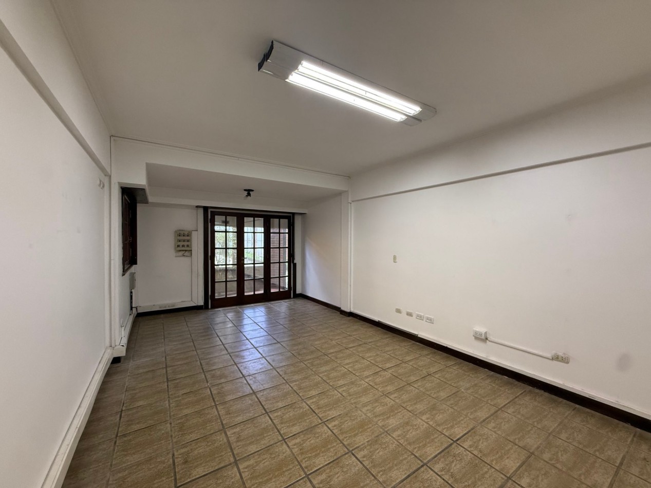 ALQUILER IMPORTANTE CHALET DE USO COMERCIAL-PROFESIONAL SOBRE AV. PASO
