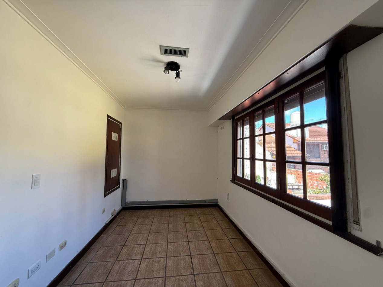 ALQUILER IMPORTANTE CHALET DE USO COMERCIAL-PROFESIONAL SOBRE AV. PASO