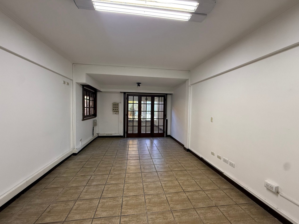 ALQUILER IMPORTANTE CHALET DE USO COMERCIAL-PROFESIONAL SOBRE AV. PASO
