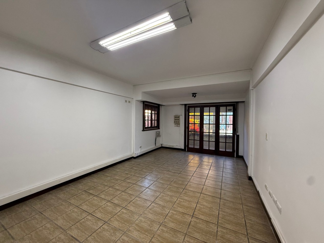 ALQUILER IMPORTANTE CHALET DE USO COMERCIAL-PROFESIONAL SOBRE AV. PASO