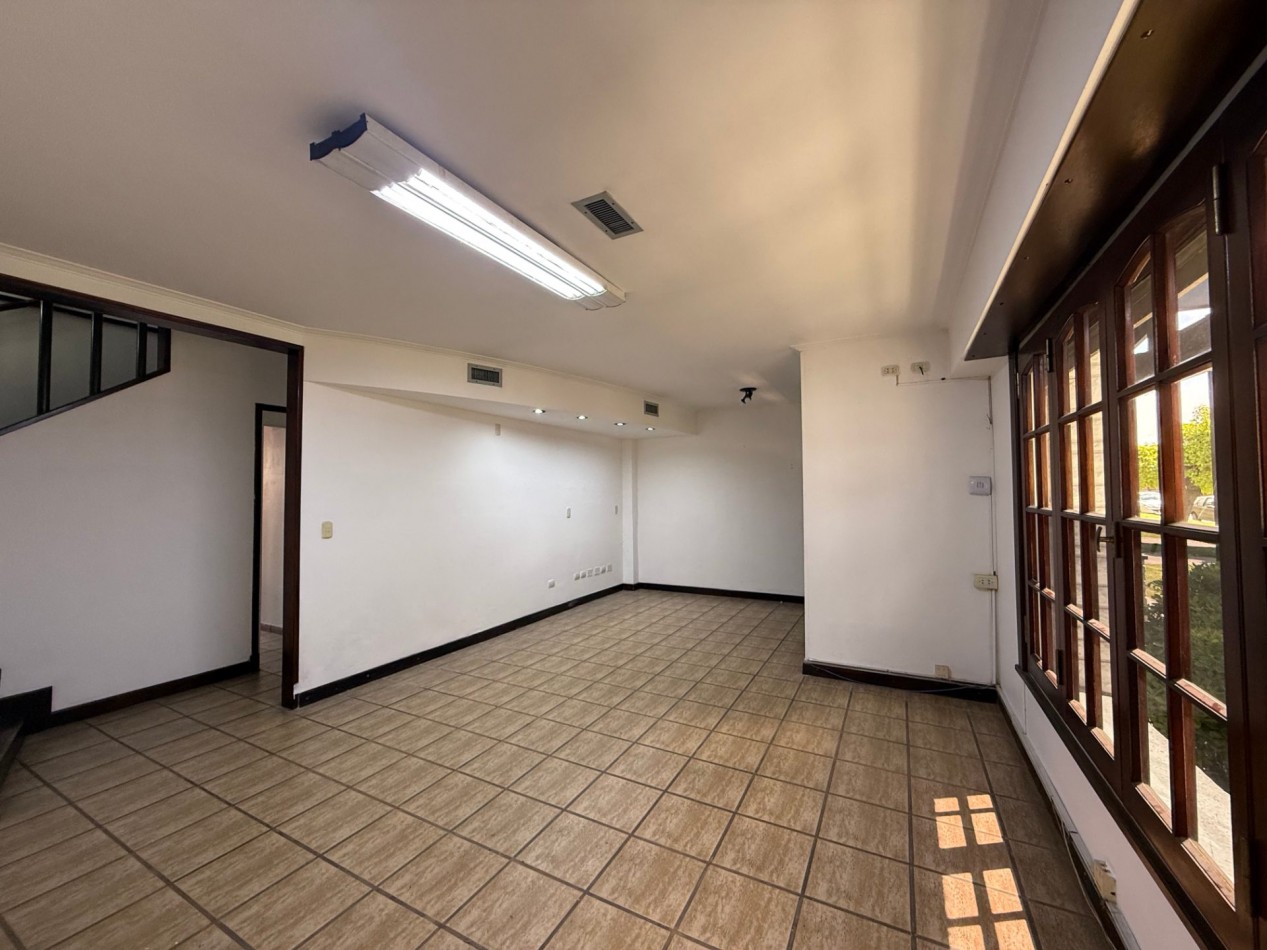ALQUILER IMPORTANTE CHALET DE USO COMERCIAL-PROFESIONAL SOBRE AV. PASO