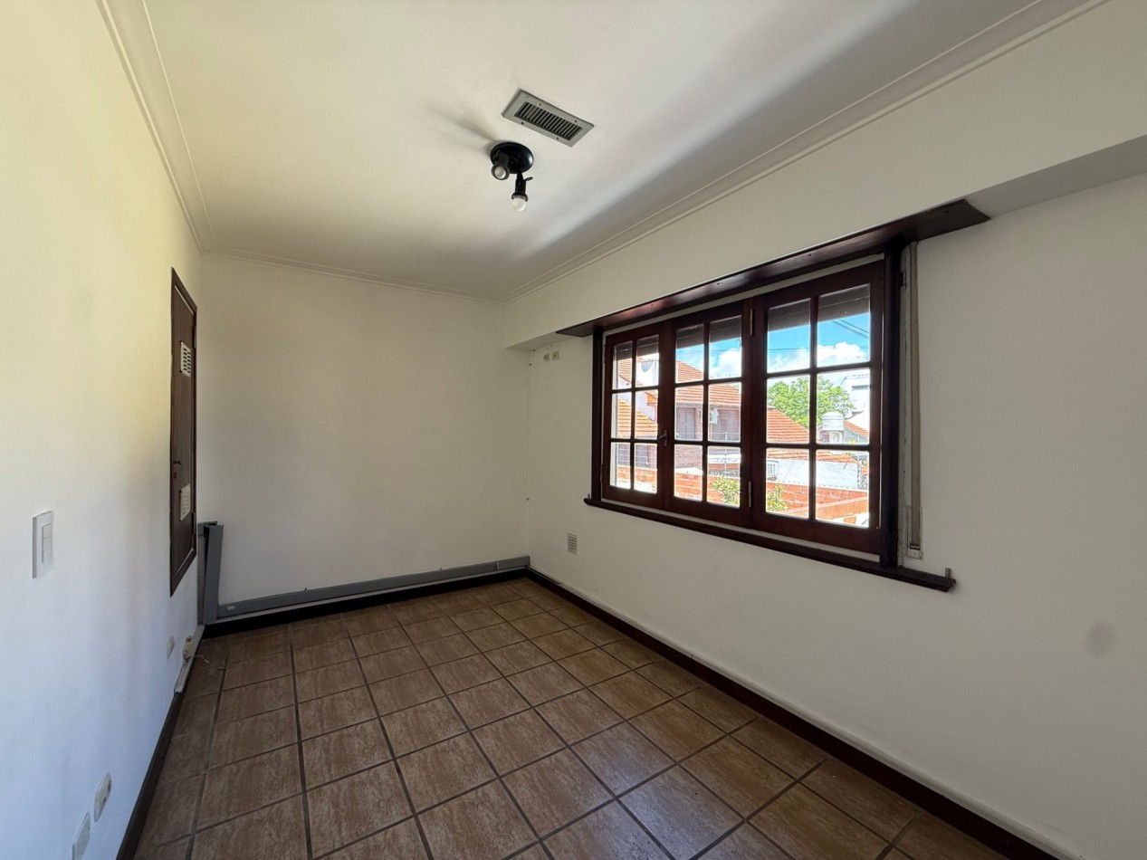 ALQUILER IMPORTANTE CHALET DE USO COMERCIAL-PROFESIONAL SOBRE AV. PASO