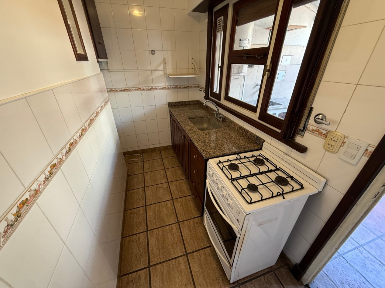ALQUILER IMPORTANTE CHALET DE USO COMERCIAL-PROFESIONAL SOBRE AV. PASO