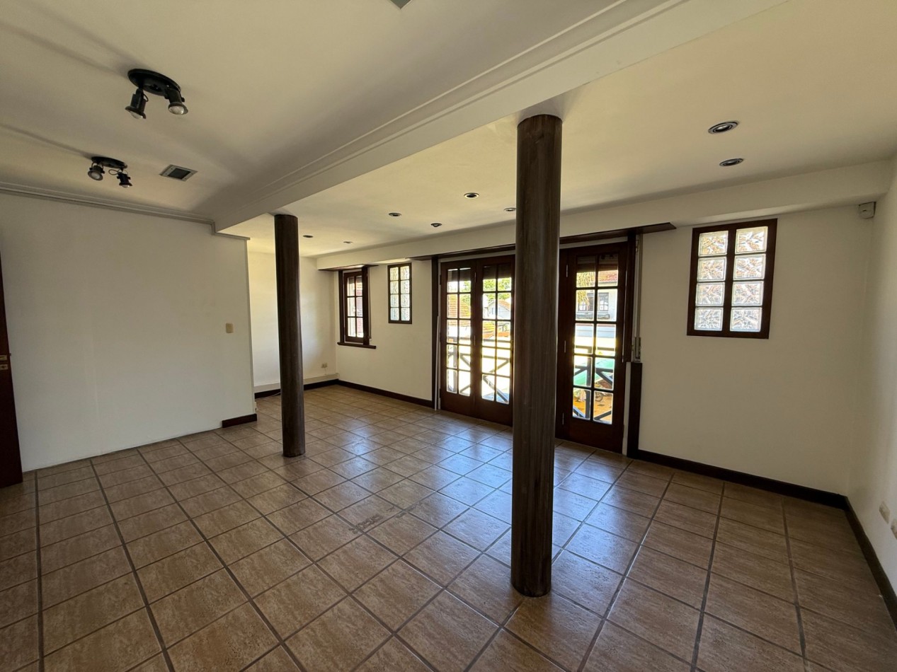 ALQUILER IMPORTANTE CHALET DE USO COMERCIAL-PROFESIONAL SOBRE AV. PASO