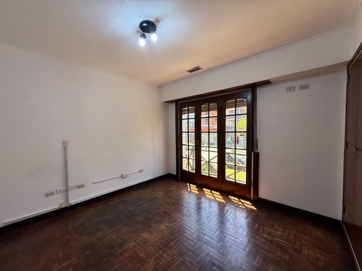 ALQUILER IMPORTANTE CHALET DE USO COMERCIAL-PROFESIONAL SOBRE AV. PASO