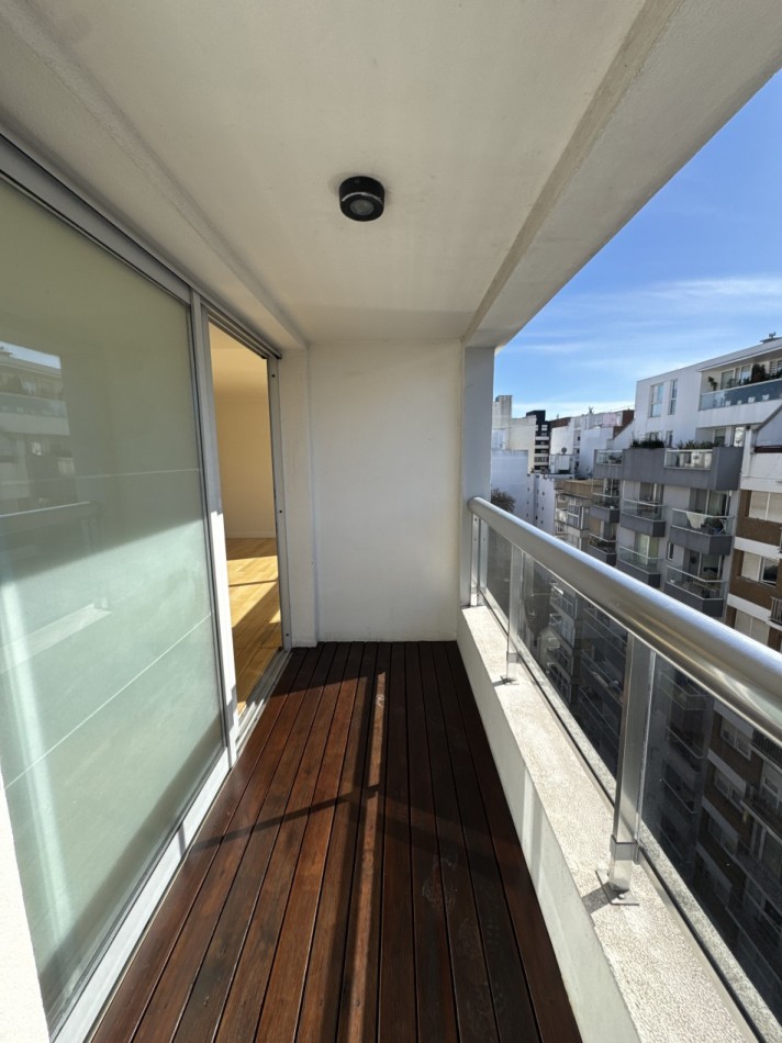 SEMIPISO DE TRES AMBIENTES CON COCHERA .PLAZA MITRE MAR DEL PLATA