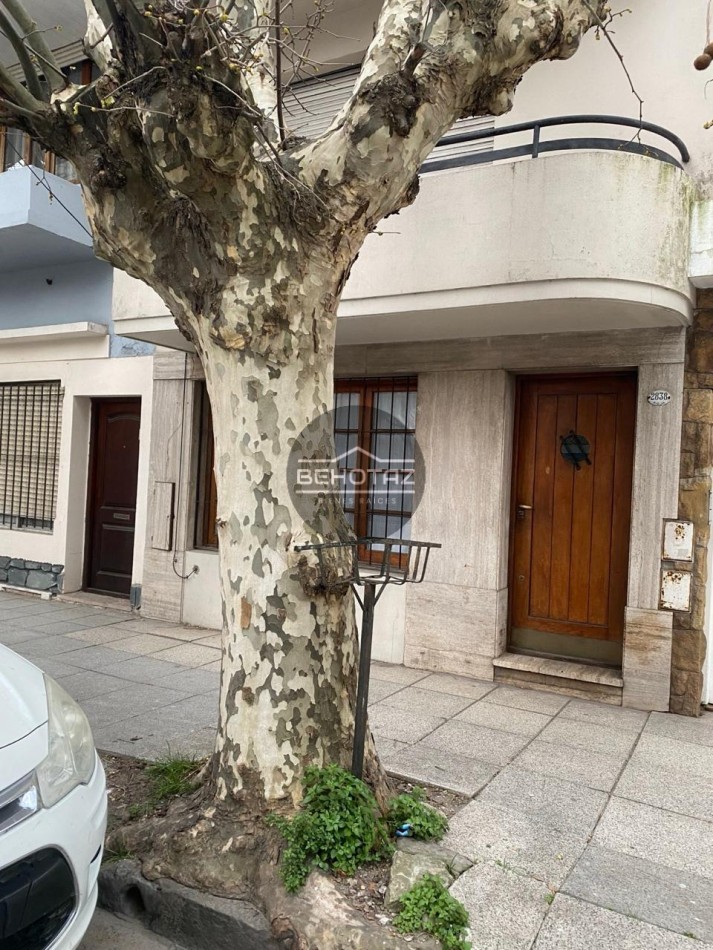 PH de 4 ambientes a la calle en Chauvin. Alquiler por 24 meses. Mar del Plata