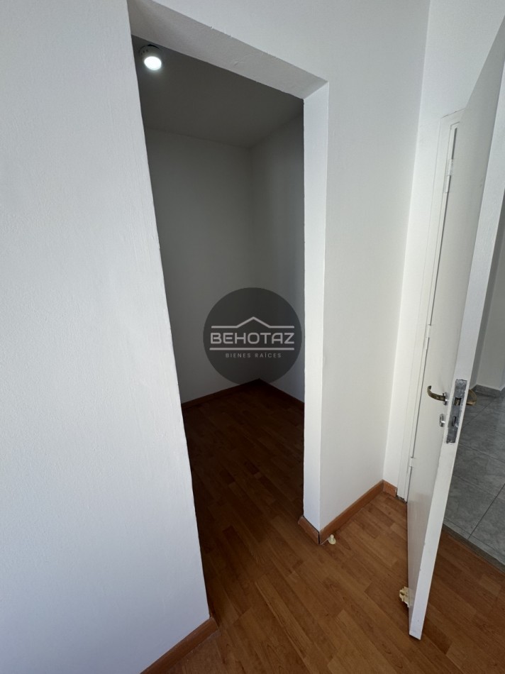 SEMIPISO DE 2 AMBIENTES A LA CALLE EN ALQUILER 24 MESES. LA PERLA MAR DEL PLATA