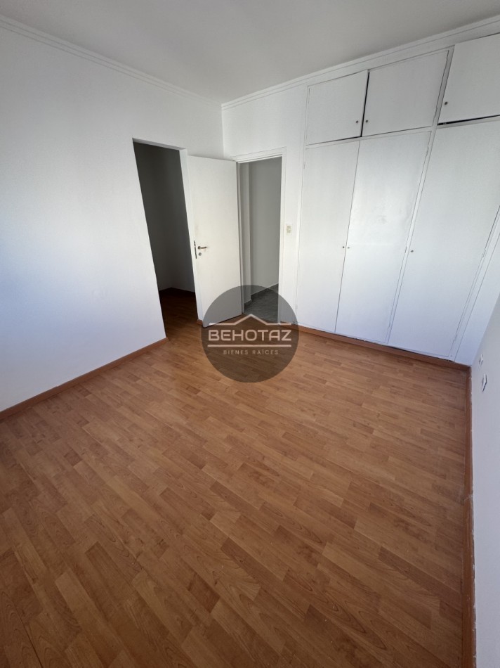 SEMIPISO DE 2 AMBIENTES A LA CALLE EN ALQUILER 24 MESES. LA PERLA MAR DEL PLATA