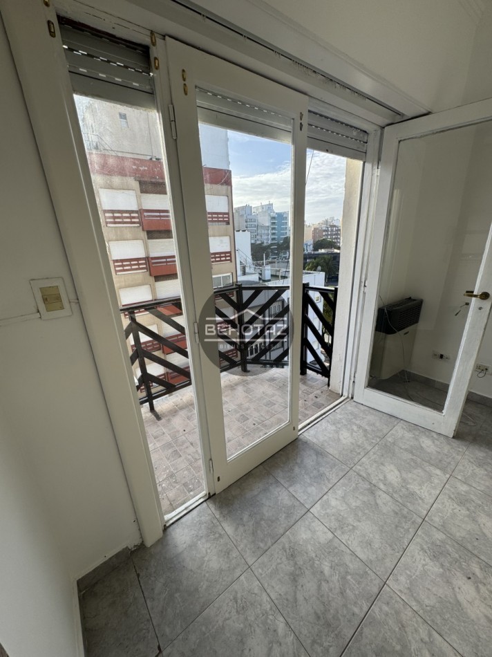 SEMIPISO DE 2 AMBIENTES A LA CALLE EN ALQUILER 24 MESES. LA PERLA MAR DEL PLATA