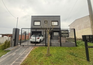 VENTA MODERNA CASA 4 AMBIENTES - APTA A CREDITO - BARRIO EL MARTILLO