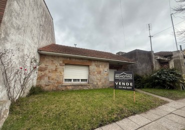 OPORTUNIDAD EN SAN CARLOS - CHALET A RECICLAR SOBRE LOTE DE 333 MTS2