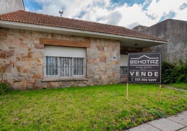 OPORTUNIDAD EN SAN CARLOS - CHALET A RECICLAR SOBRE LOTE DE 333 MTS2