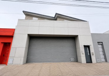 ALQUILER IMPORTANTE LOCAL COMERCIAL-GALPON SOBRE AV. JUAN B JUSTO